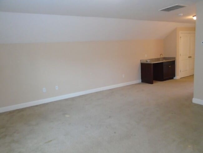 Building Photo - Stunning 5-Bedroom, 3.5-Bath Home with Bon...