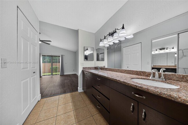 Building Photo - 15140 Bristol Ln