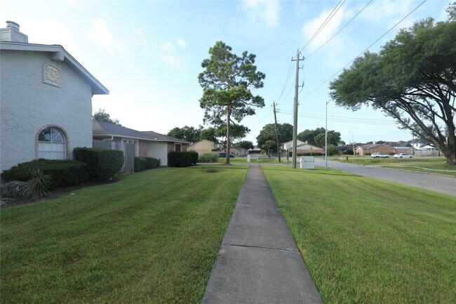 Primary Photo - 6573 S Briar Bayou Dr