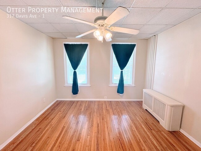 Building Photo - 317 Davis Ave