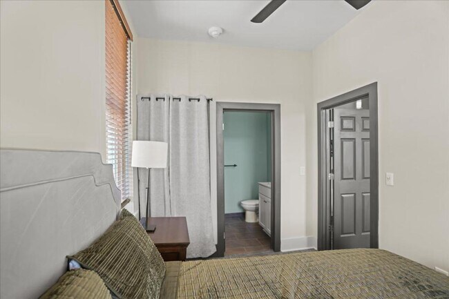 Building Photo - 127 W Evans St