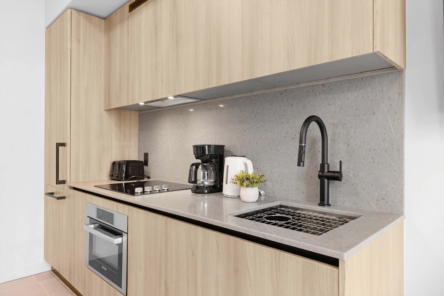 Building Photo - 501 NE 1st Ave