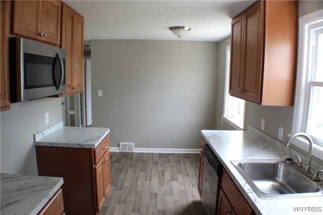 Building Photo - 110 Susan Ln