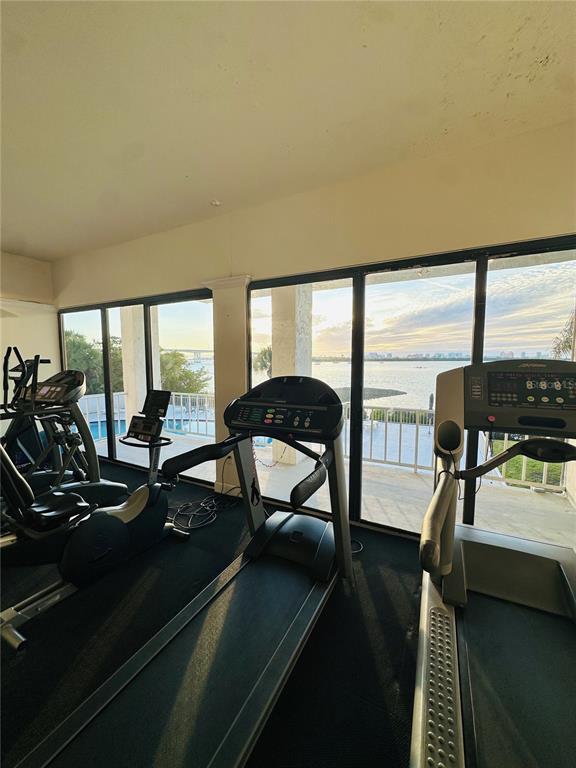 Building Photo - 500 N Osceola Ave