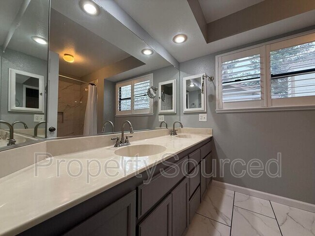 Building Photo - 428 Phoenix Ave