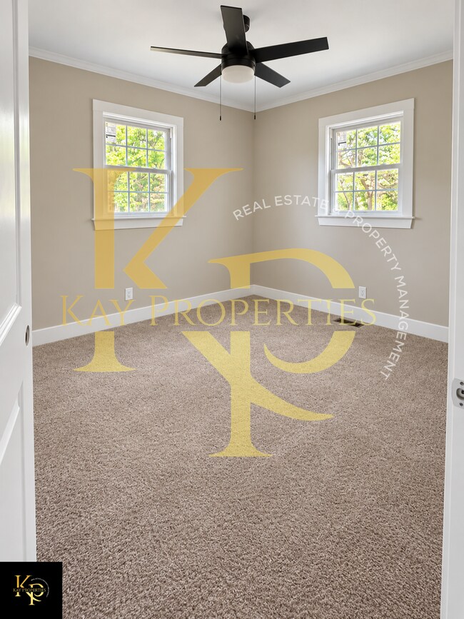Building Photo - 2034 E Azalea Dr