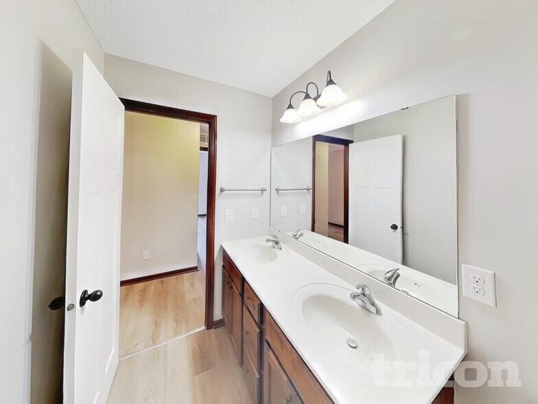 Building Photo - 21444 Hytrail Cir