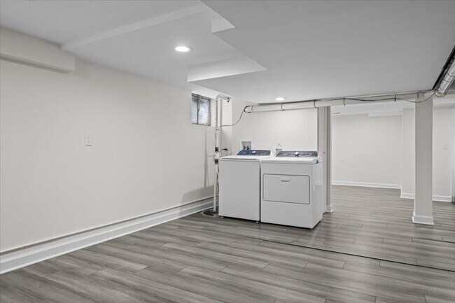 Building Photo - 333 Warwick Rd