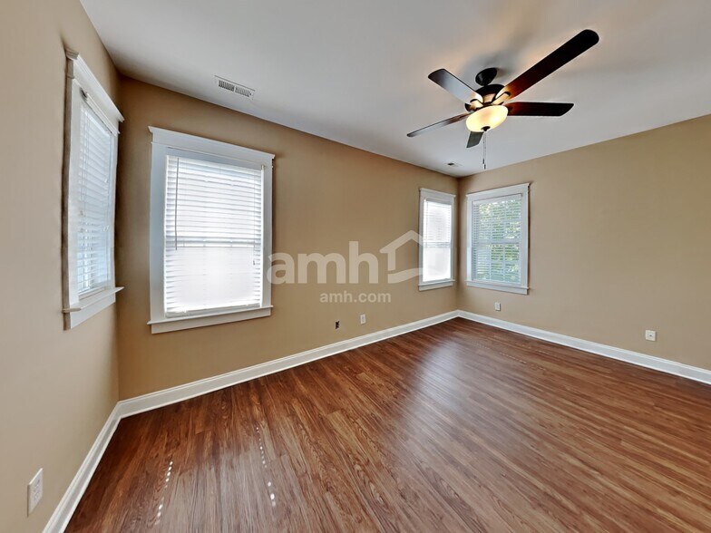 Building Photo - 528 Catawba Ave