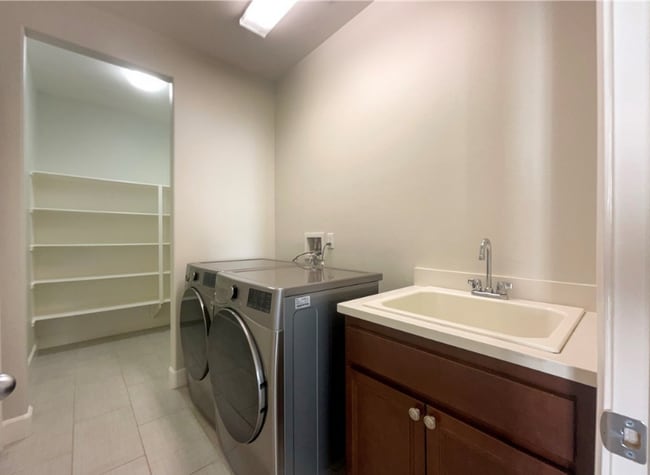 Building Photo - 26625 Emperor Rd