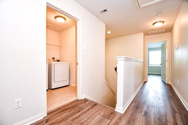 Building Photo - 10909 Panther Ct