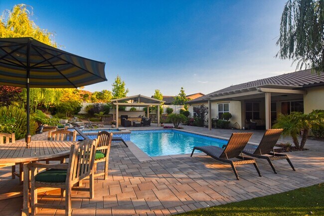 Building Photo - 5 Bedroom Resort-Style Estate with Pool, S...
