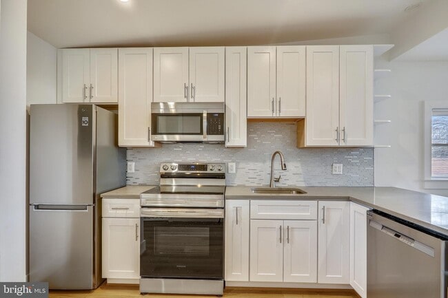 Building Photo - 314 Varnum St NW