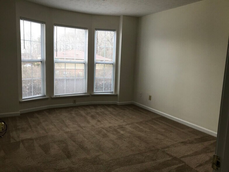 Building Photo - 304 Oriole Dr