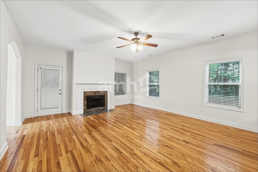 Building Photo - 5592 Lair Ln