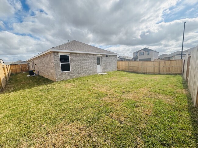 Building Photo - 16711 Old Wagon Wy