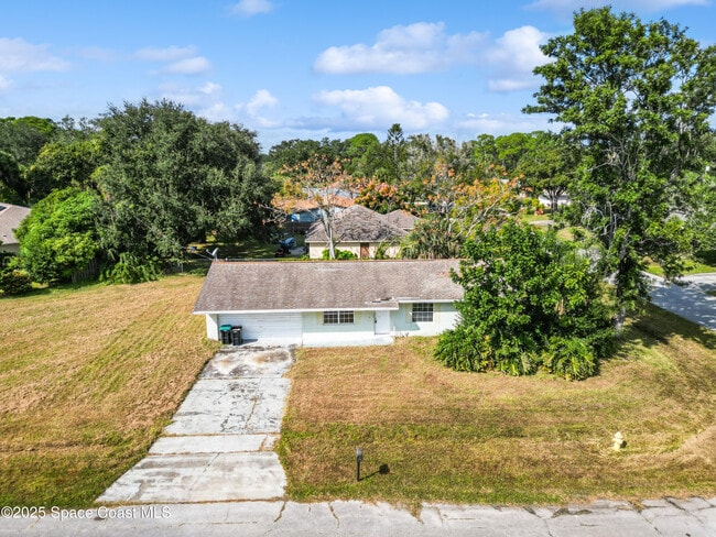 Building Photo - 697 Castaways St NE