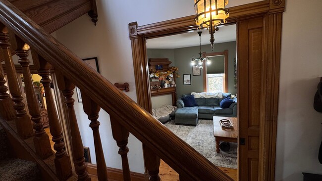 Building Photo - 1712 W 3rd St