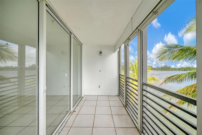 Building Photo - 1075 NE Miami Gardens Dr
