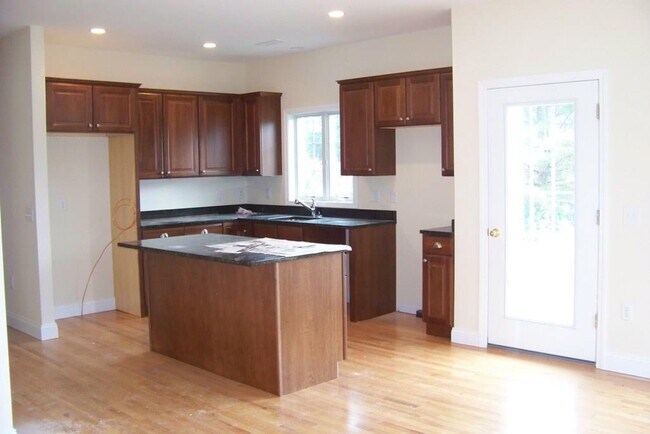 Building Photo - 509 Main St