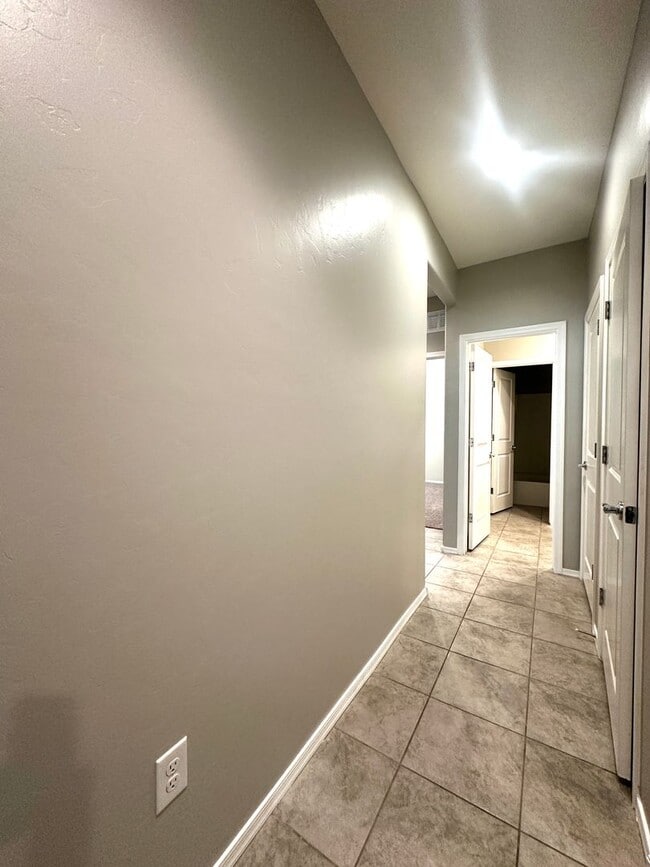 Building Photo - Stunning 4-bedroom, 2-bathroom home located in the vibrant community of Sahuarita, AZ