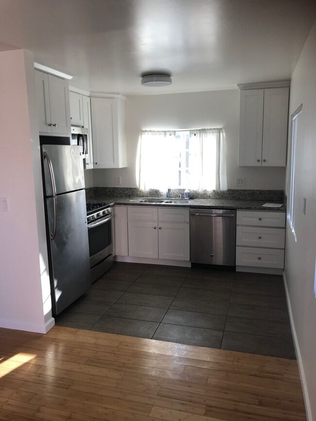 Building Photo - 1828-1828 Montrose St