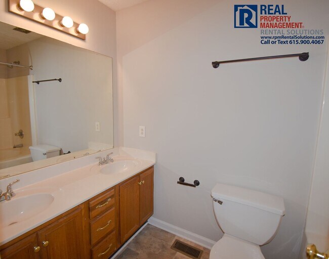 Building Photo - Great brick 3BD home near MTSU, attached 2 car garage & fenced-in back yard!