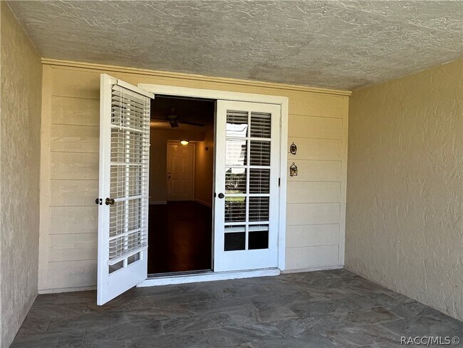 Building Photo - 760 E Gilchrist Ct