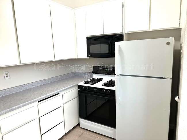 Building Photo - 2231 Morell St