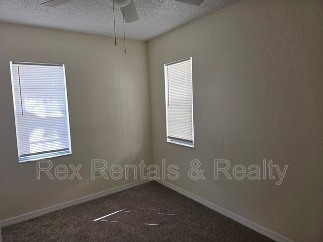 Building Photo - 2337 15th Ave S