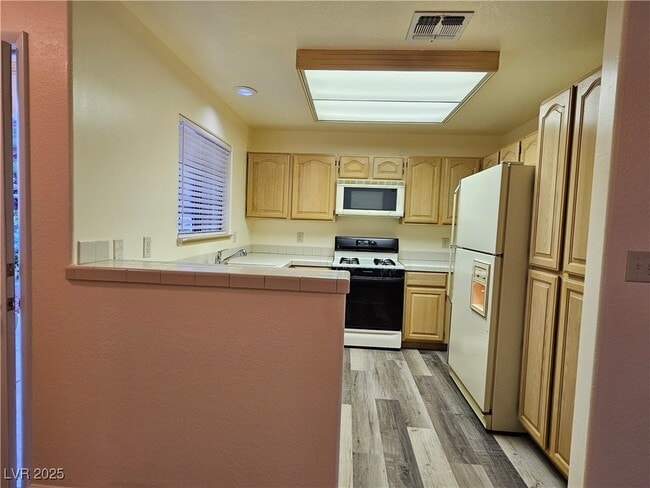 Building Photo - 2851 S Valley View Blvd