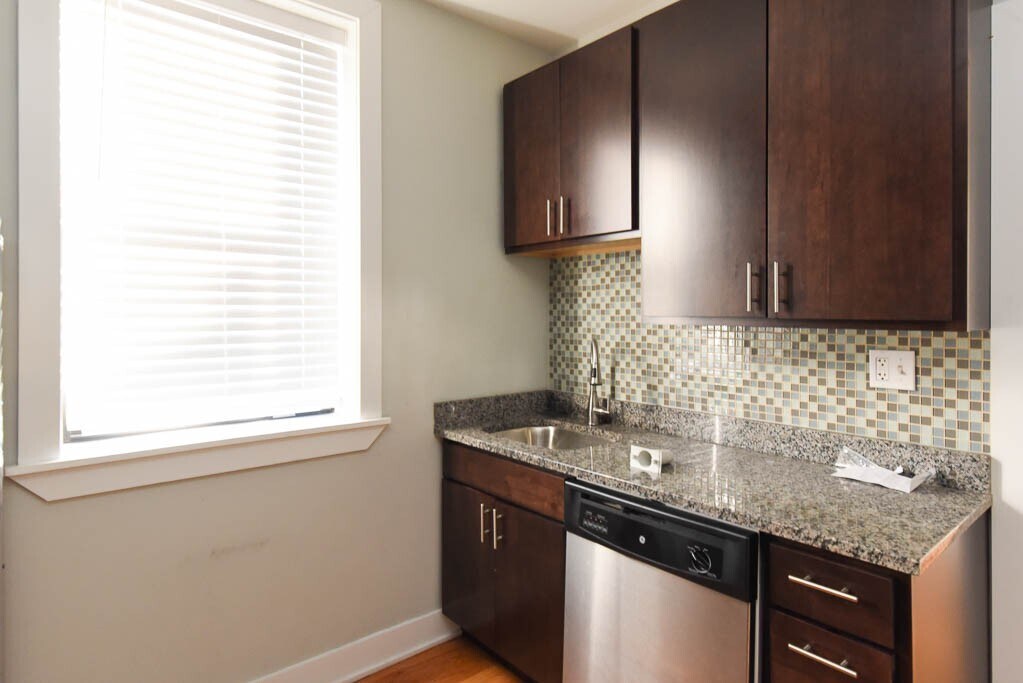 Building Photo - 4418 N Wolcott Ave