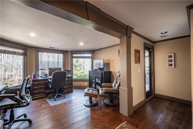 Building Photo - 5041 Towne Lake Hill N