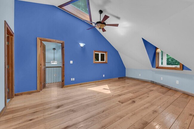 Building Photo - One-of-a-Kind 4 BR Retreat on Nearly 13 Pr...