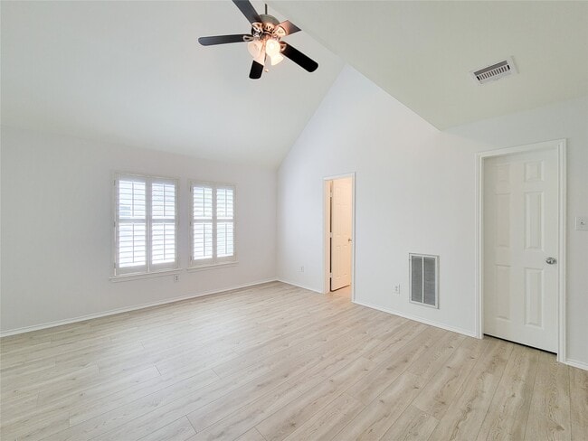 Building Photo - 75 Dennis St