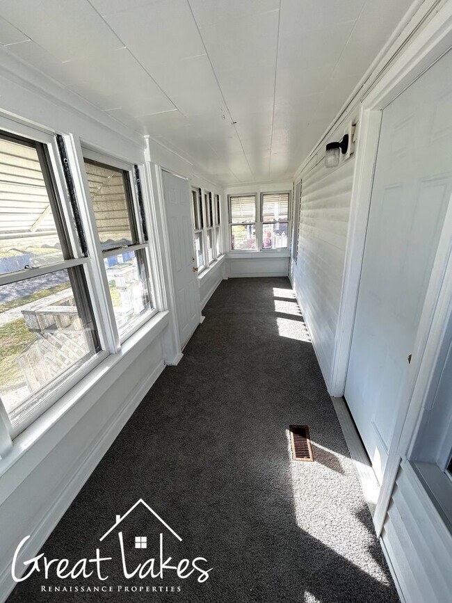 Building Photo - Charming 2 Bedroom 1 Bathroom now availabl...