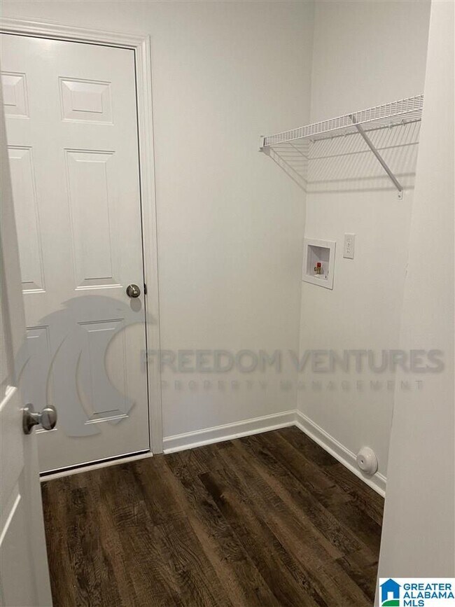 Building Photo - 401 Woodland Trl