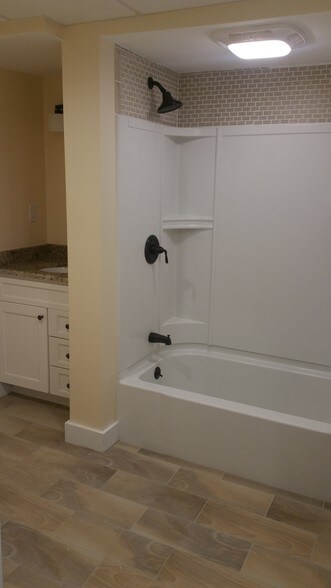 Bathroom - 66 Hampshire St