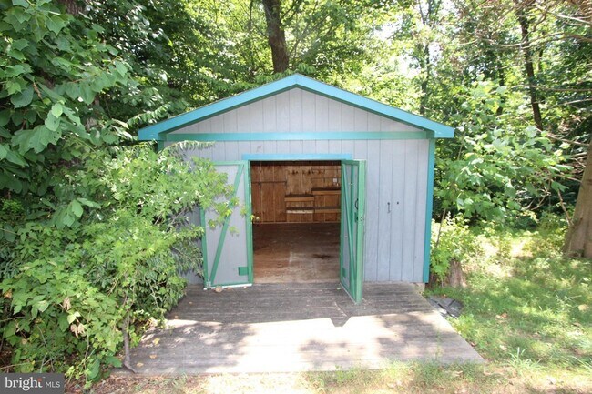 Building Photo - 406 Round Table Dr