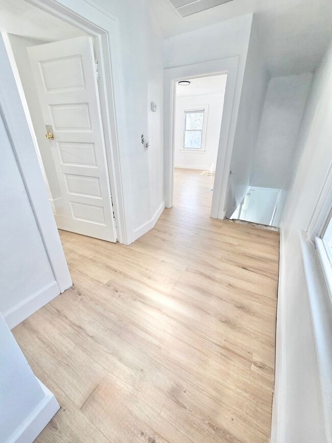 Building Photo - ***RENT READY~4 Bed RENOVATED 2 story house/w/ downstairs bedroom/Granite countertops