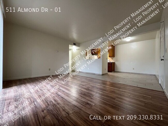 Building Photo - 511 Almond Dr