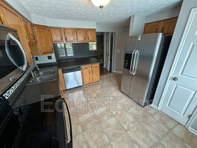 Building Photo - 753 Woodlyn Dr S