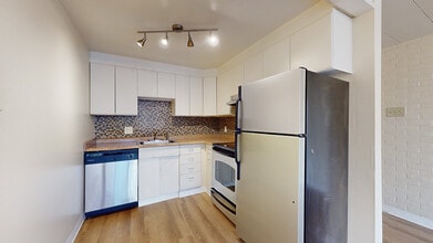 2 Bedroom - Kitchen - Four Winds
