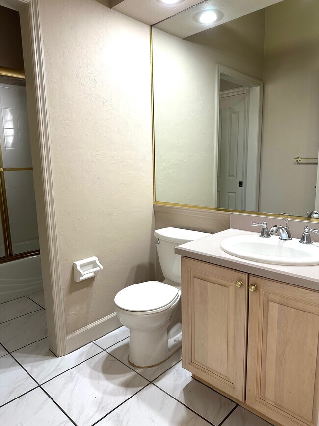 Building Photo - 10947 Palmetto Blvd