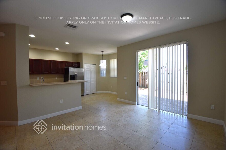 Building Photo - 20769 NE 10th Ct