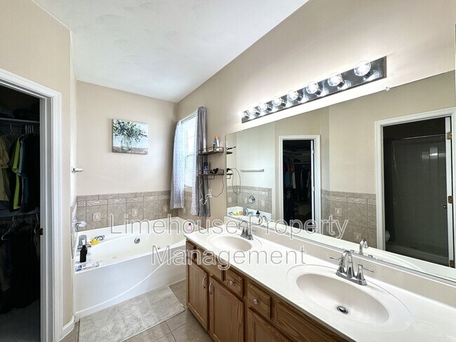 Building Photo - 1116 Fern Ln