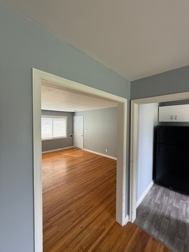 Building Photo - 638 S Woodlawn Blvd