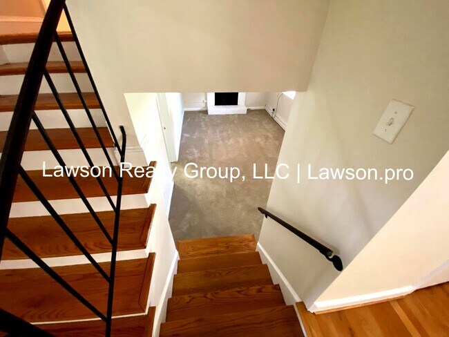 Building Photo - Updated Split Level Home in Salem