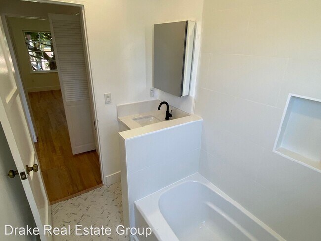 Building Photo - 1132-1142 Princeton St