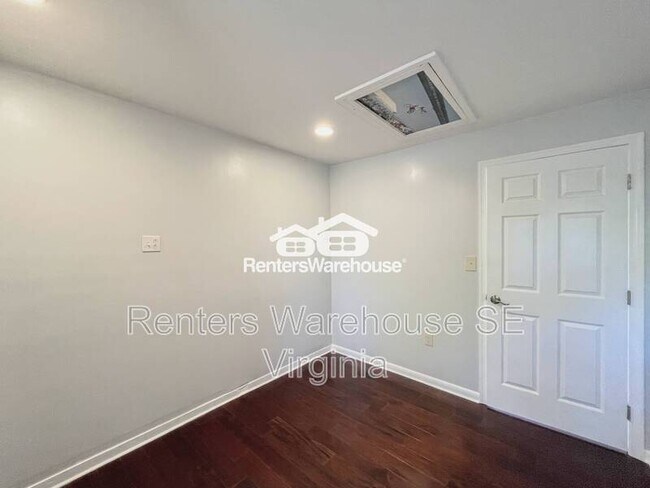 Building Photo - 712 Woodstock Rd